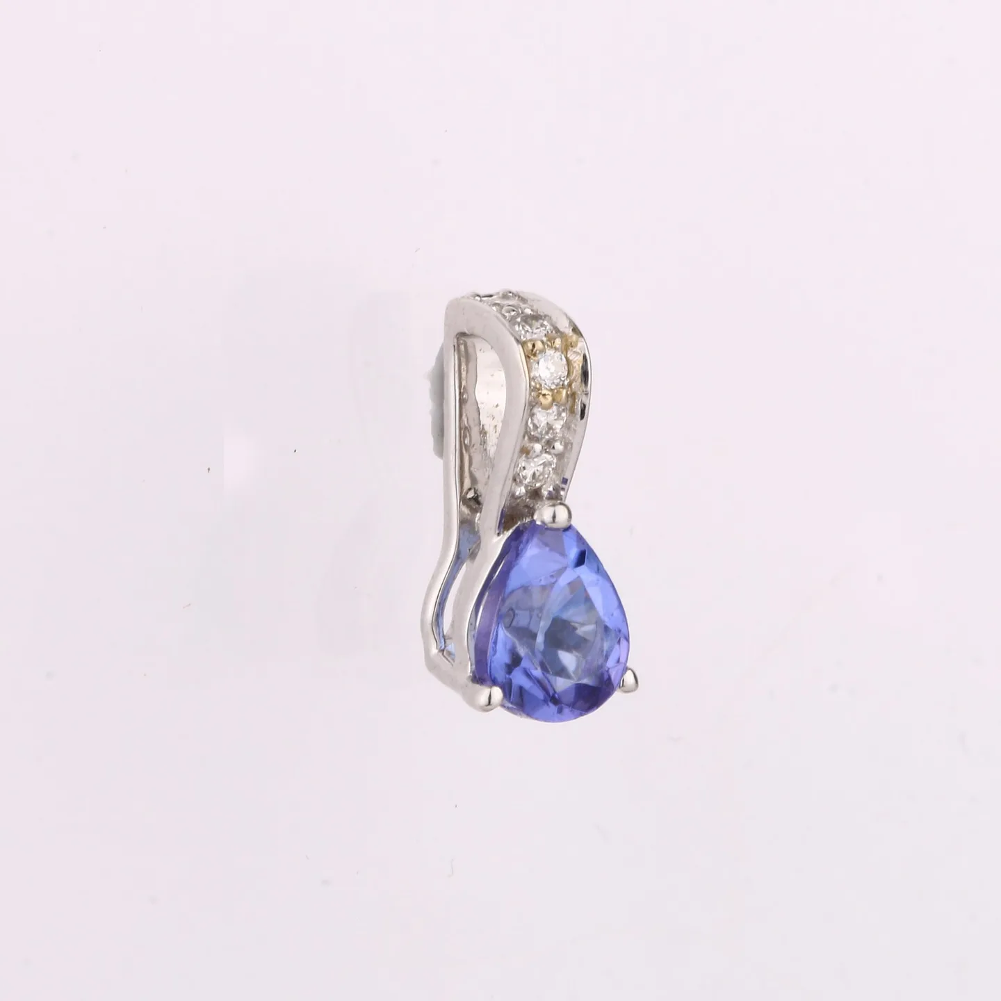 Pendant in white 14ct gold with 0,28ct Tanzanite and 0,03ct natural Diamonds