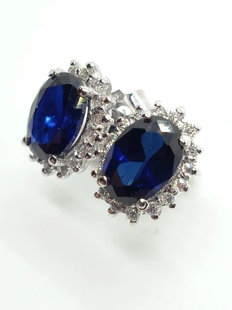 Stud earrings in 14ct white gold with sapphire 2,80ct and diamonds 0,32ct