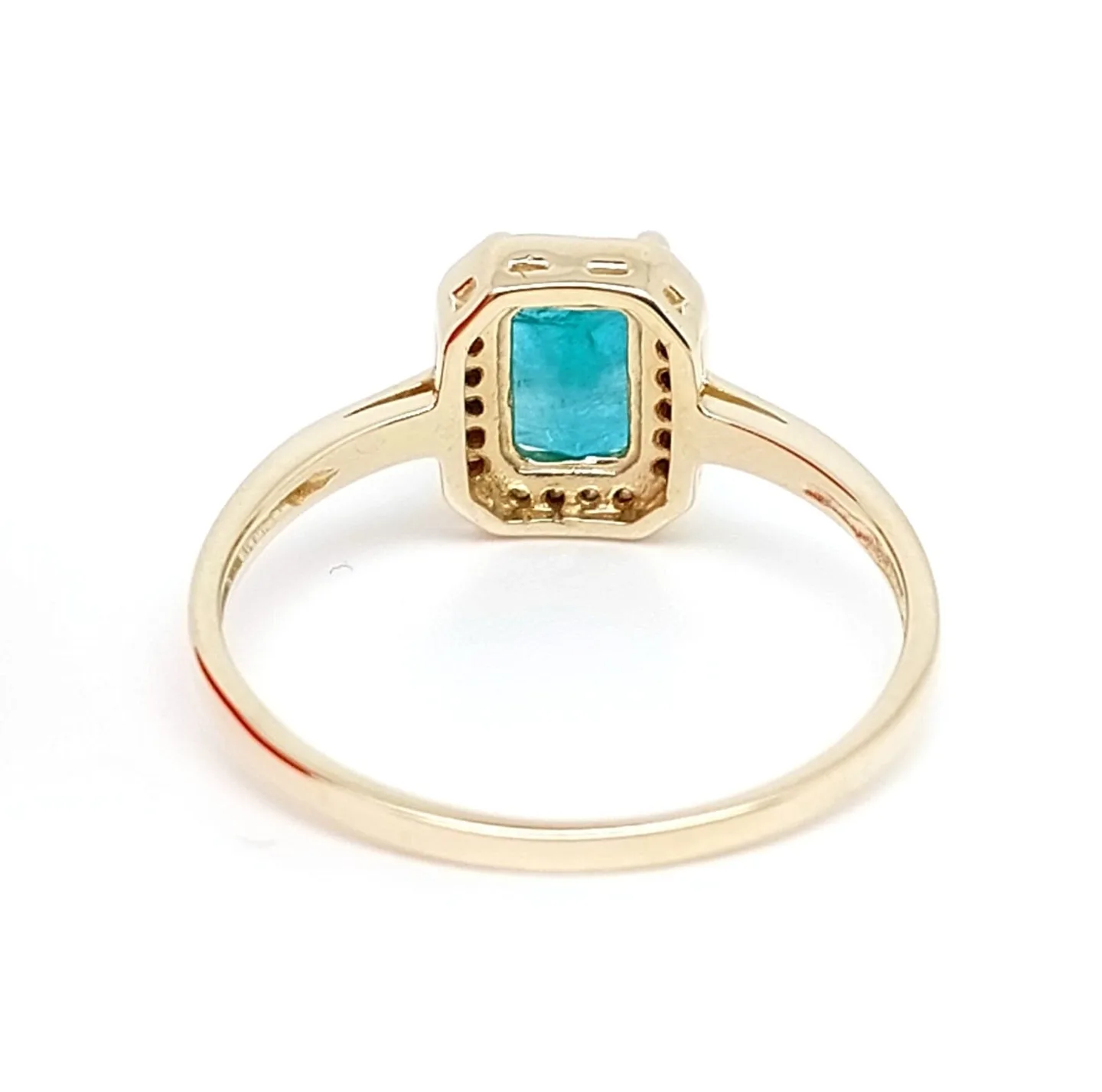 Emerald 1,55ct ring in 14ct yellow gold with diamonds 0,31ct