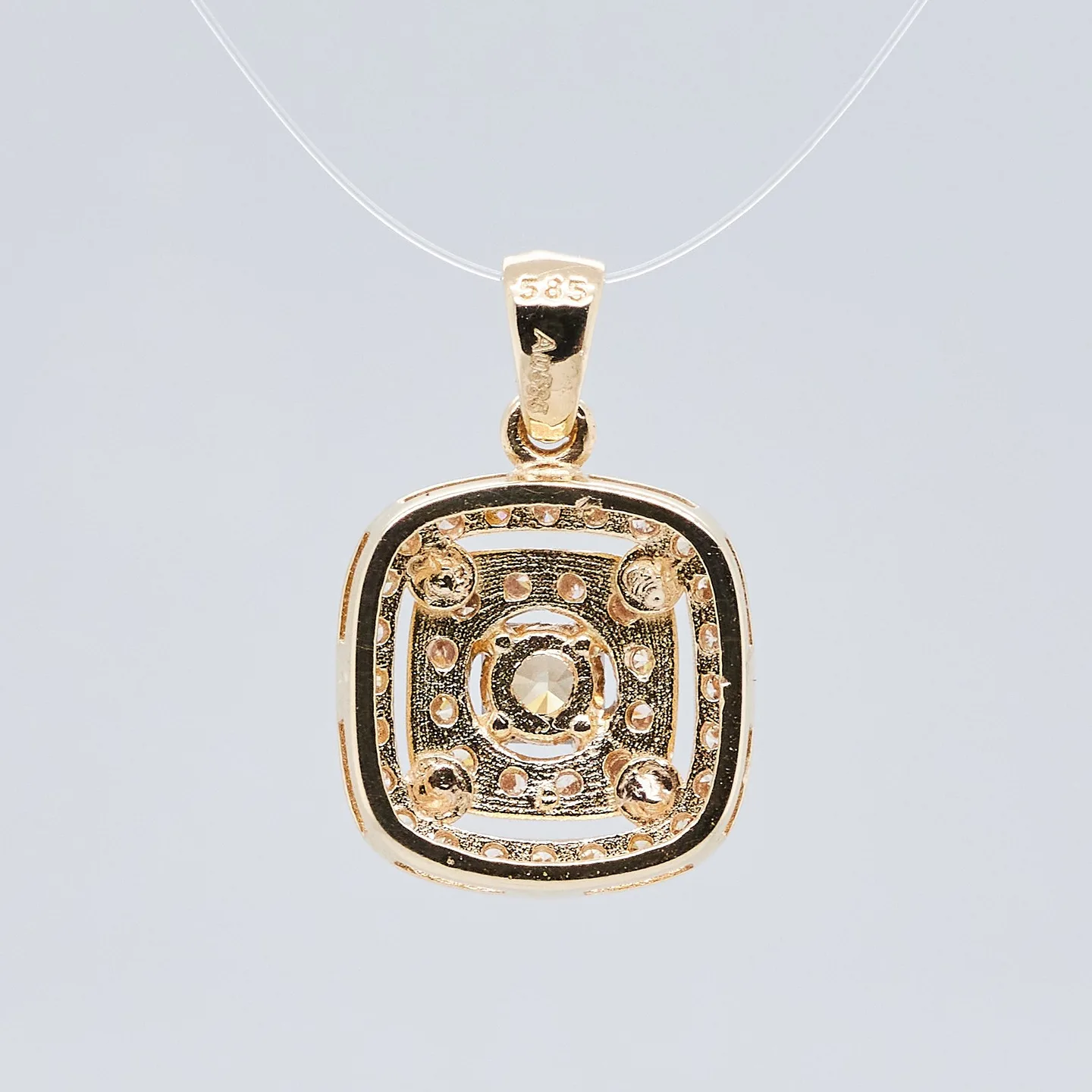 Pendant Mandala in yellow 14ct gold with 0,49ct Natural Diamonds