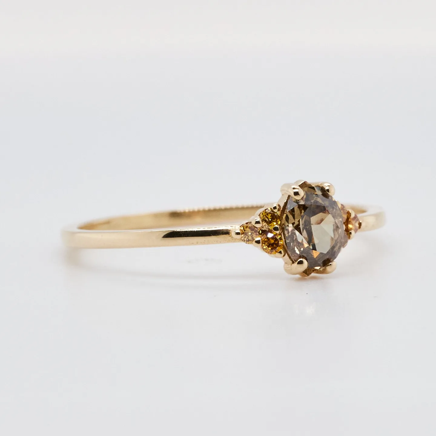 Minimalist ring in yellow 14ct gold with gorgeous Fancy Brownish Greenish Yellow diamond and 6 pcs natural diamonds tota