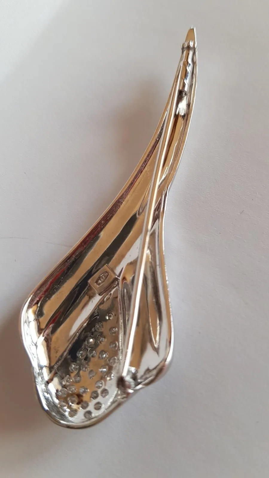 Brooch in white 18ct gold with natural diamonds 0,35ct