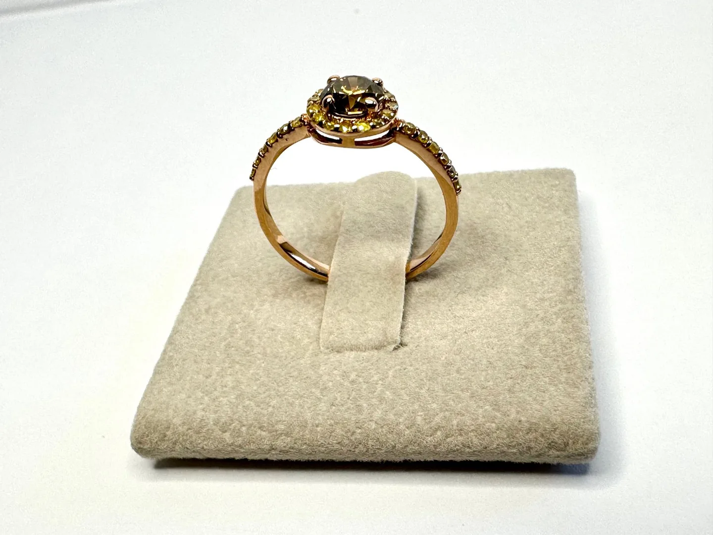 Luxurious ring in rose 14ct gold with 1.11ct natural diamonds