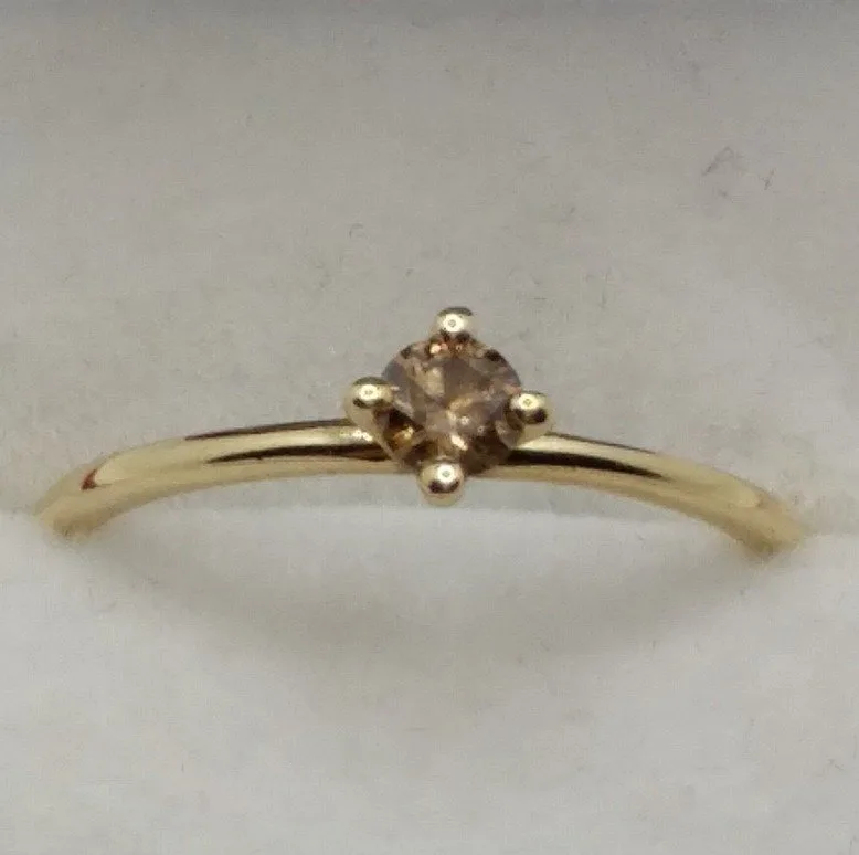 Engagement ring in 14ct yellow gold with natural natural Fancy Intense Orangy Brown diamond 0,19 ct
