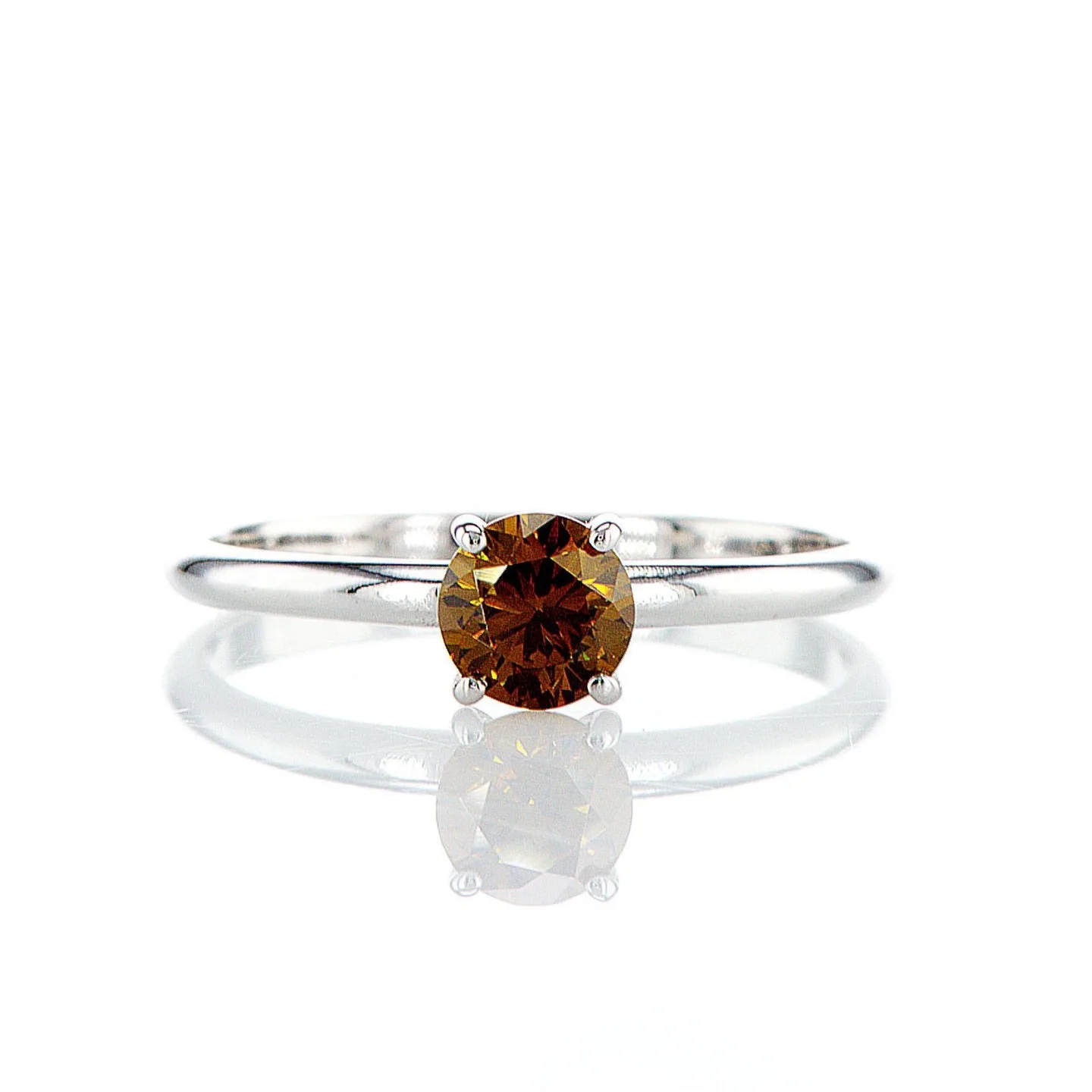 Engagement ring in 14ct white gold with natural natural Fancy Deep AA Brown Yellow diamond 0,53 ct