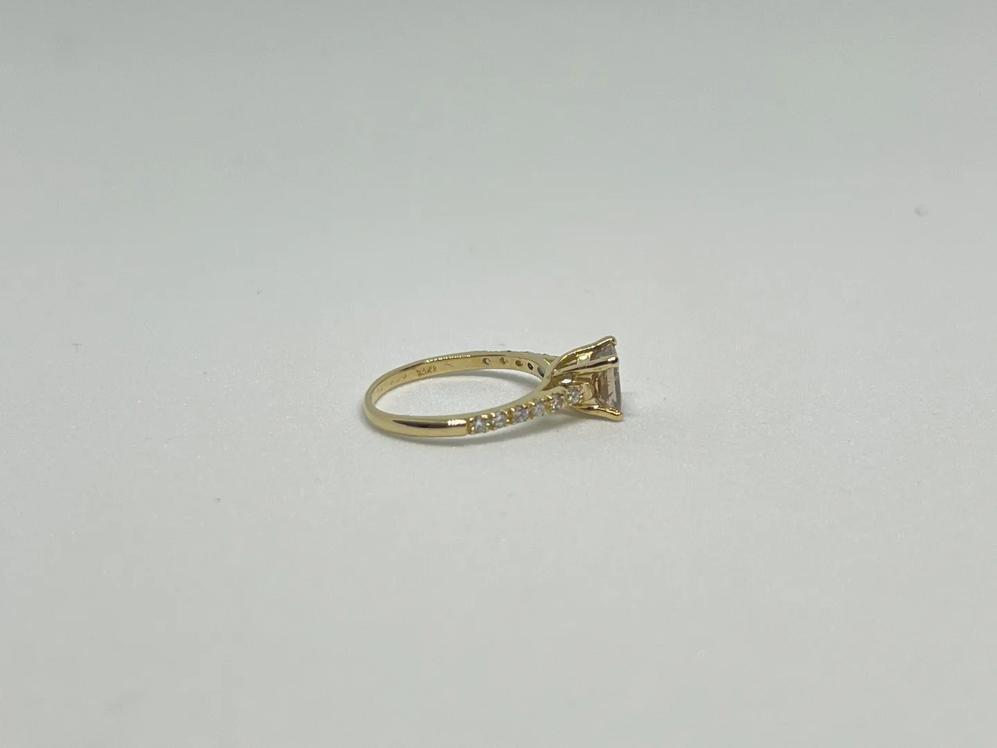 Engagement ring in 14ct yellow gold with natural natural Fancy Yellowish Brown diamond 1,24 ct