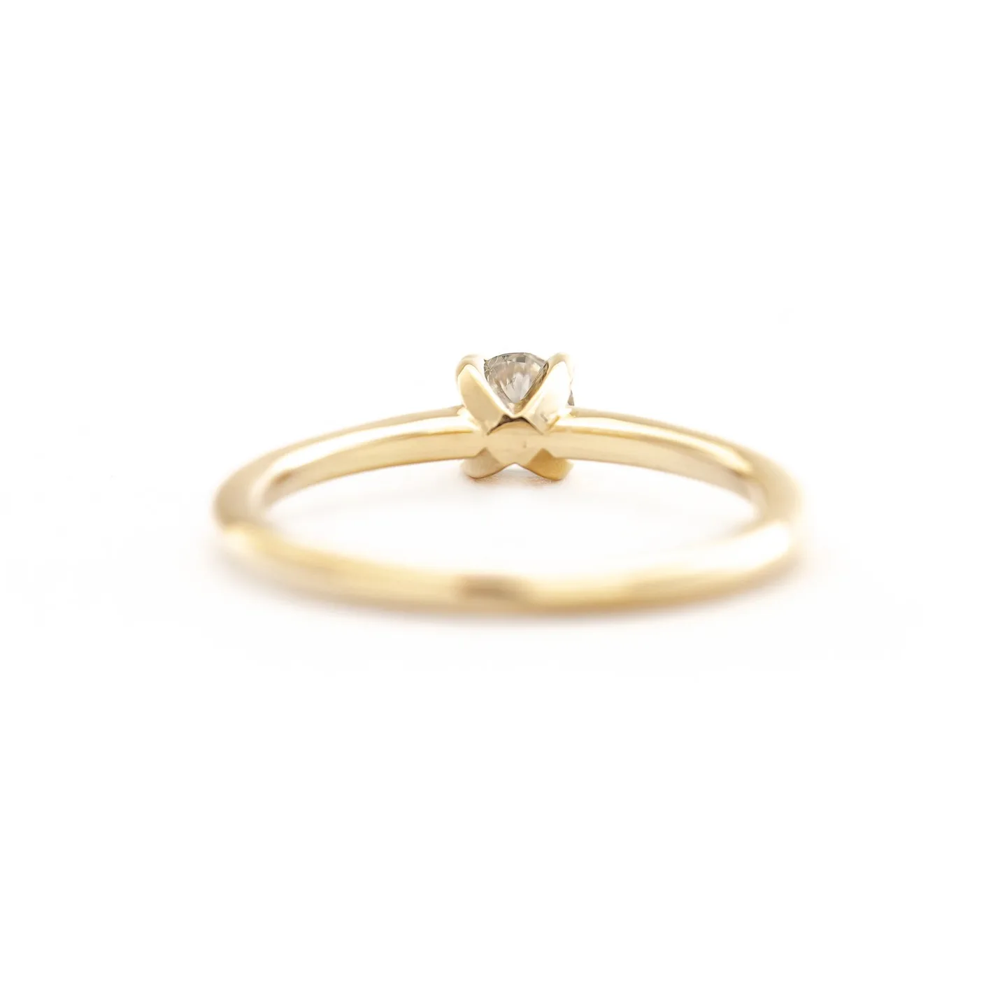 Engagement ring in 14ct yellow gold with natural natural Fancy Yellow diamond 0,23 ct