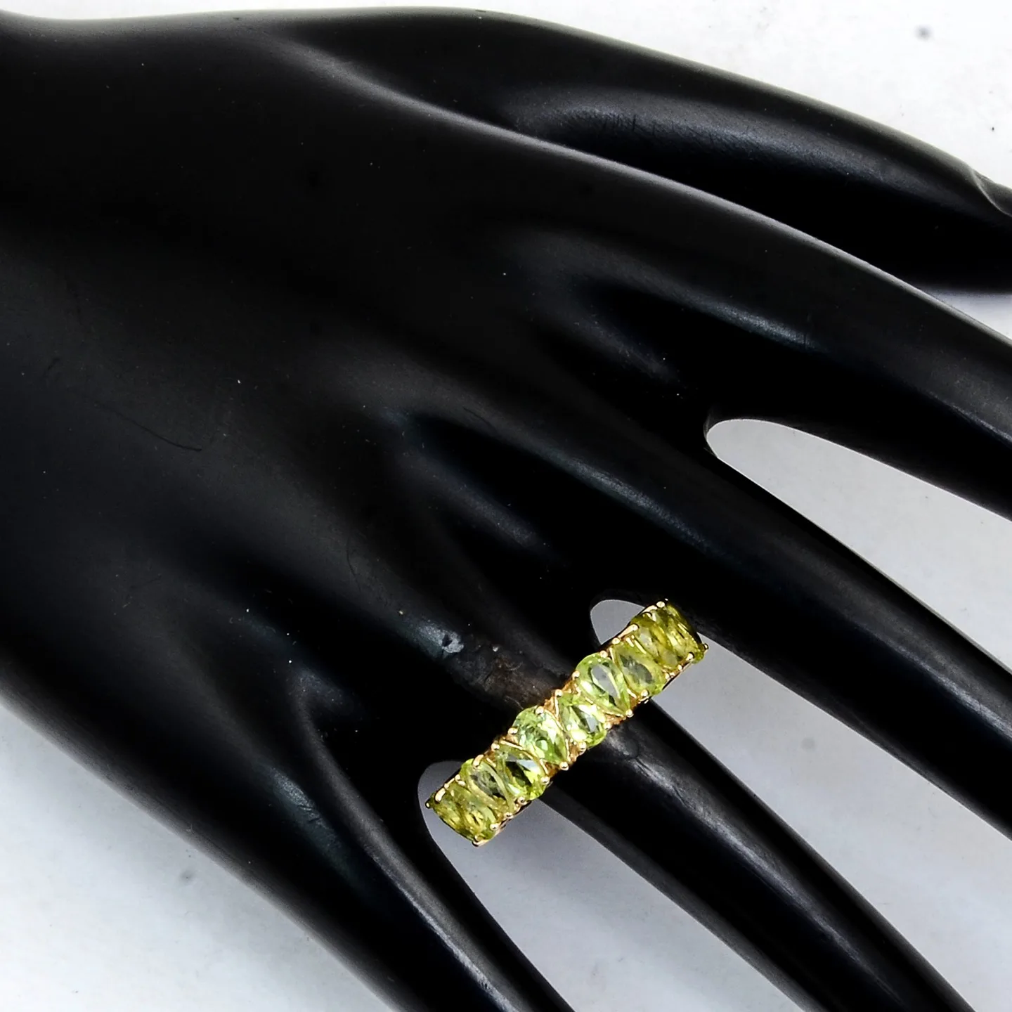 Half Eternity 14ct gold ring with natural peridotmi 2,25 ct