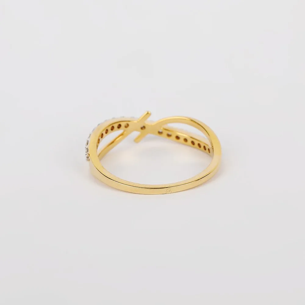 Delicate 14ct gold ring with 0,27ct natural diamonds