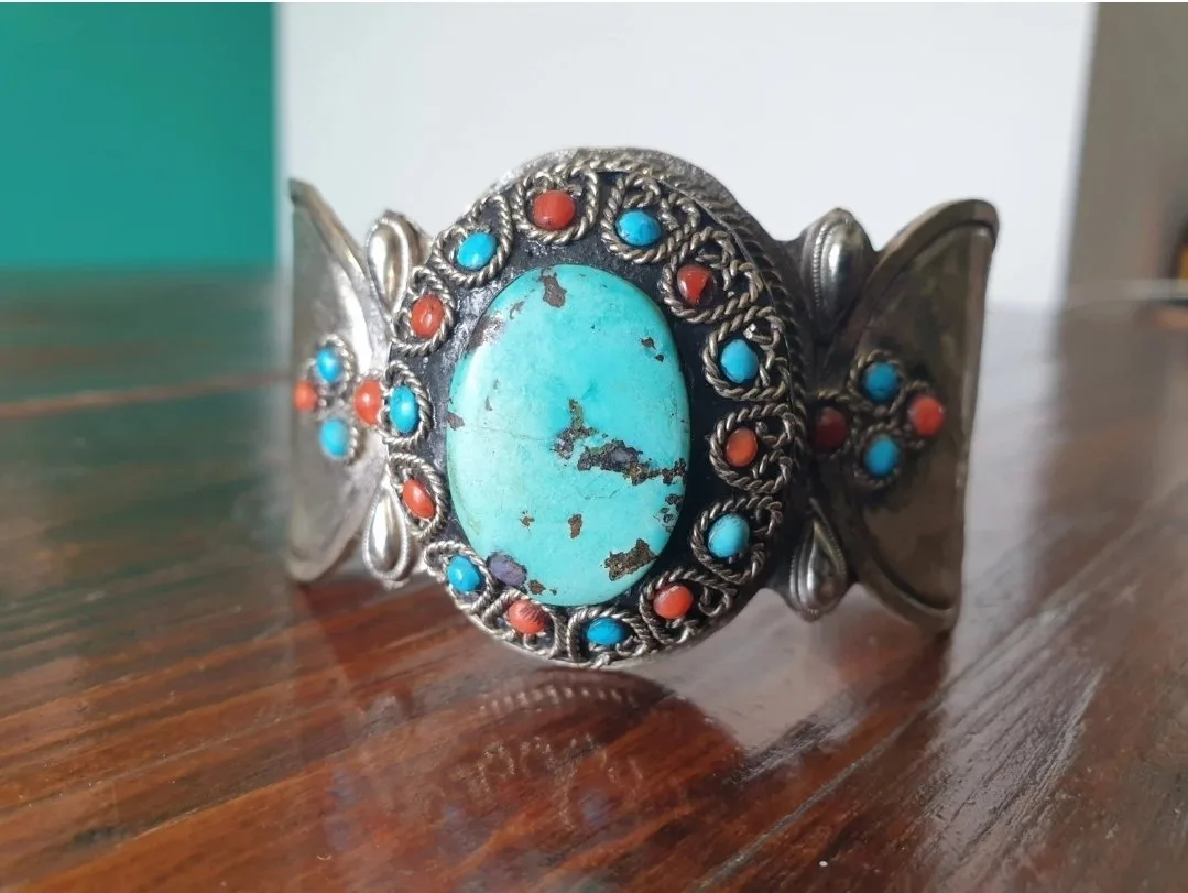 Silver antique turquoise Tibetan bracelet with koralom
